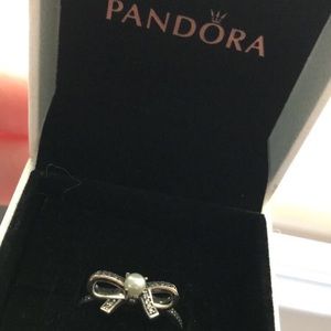 Pandora bow ring with pearl